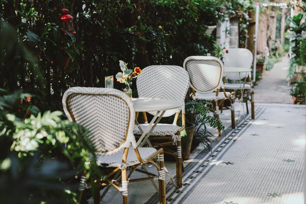 Shenzhen No'6 Garden Villa --French Window With Garden View,Close To Sea World &Shekou Ferry Port &K11 Ecoast &Subway Nearby ,Offer Western Food And Coffee &English Speaking With Tour Services Екстериор снимка