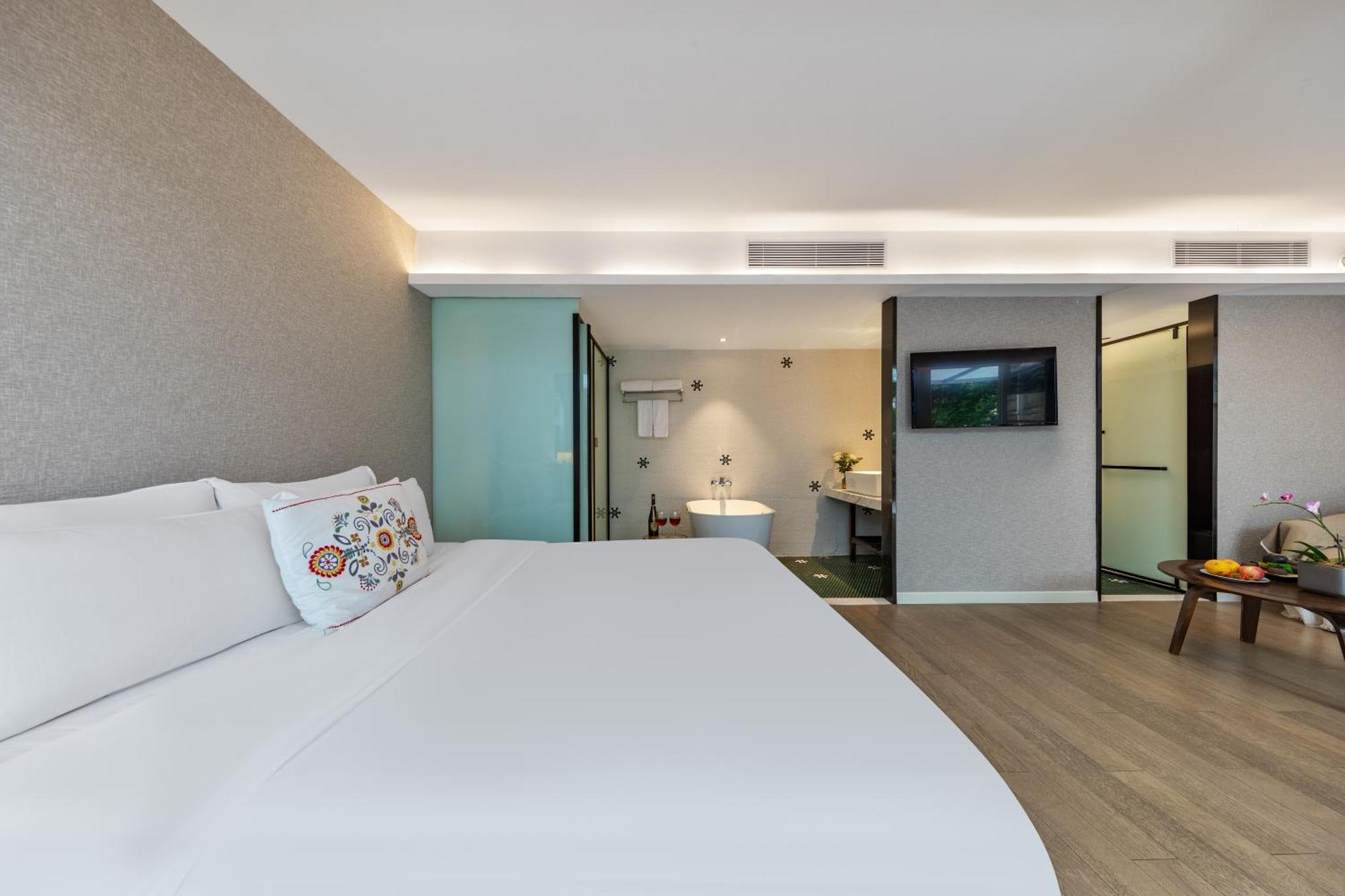 Shenzhen No'6 Garden Villa --French Window With Garden View,Close To Sea World &Shekou Ferry Port &K11 Ecoast &Subway Nearby ,Offer Western Food And Coffee &English Speaking With Tour Services Екстериор снимка