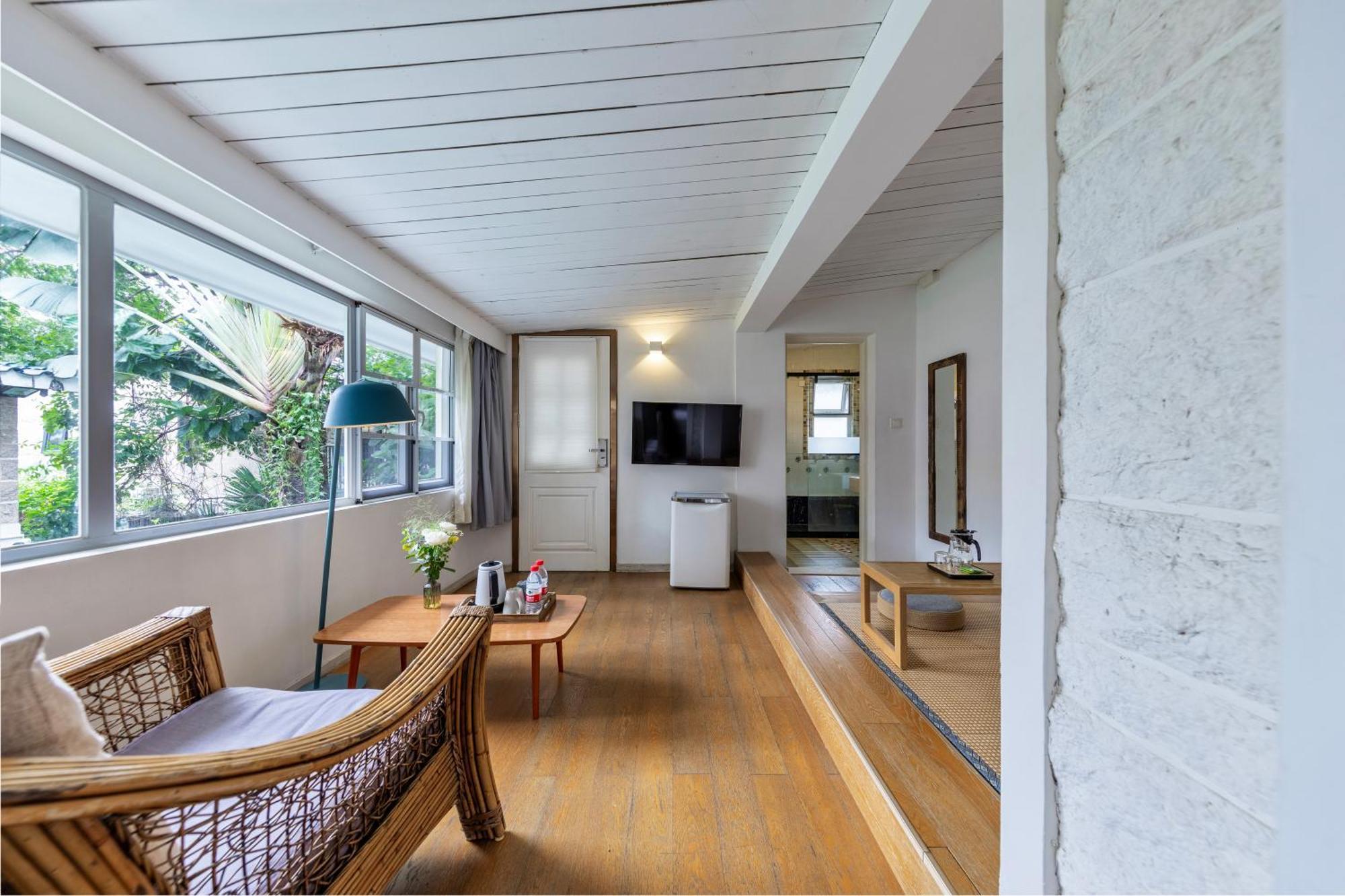 Shenzhen No'6 Garden Villa --French Window With Garden View,Close To Sea World &Shekou Ferry Port &K11 Ecoast &Subway Nearby ,Offer Western Food And Coffee &English Speaking With Tour Services Екстериор снимка