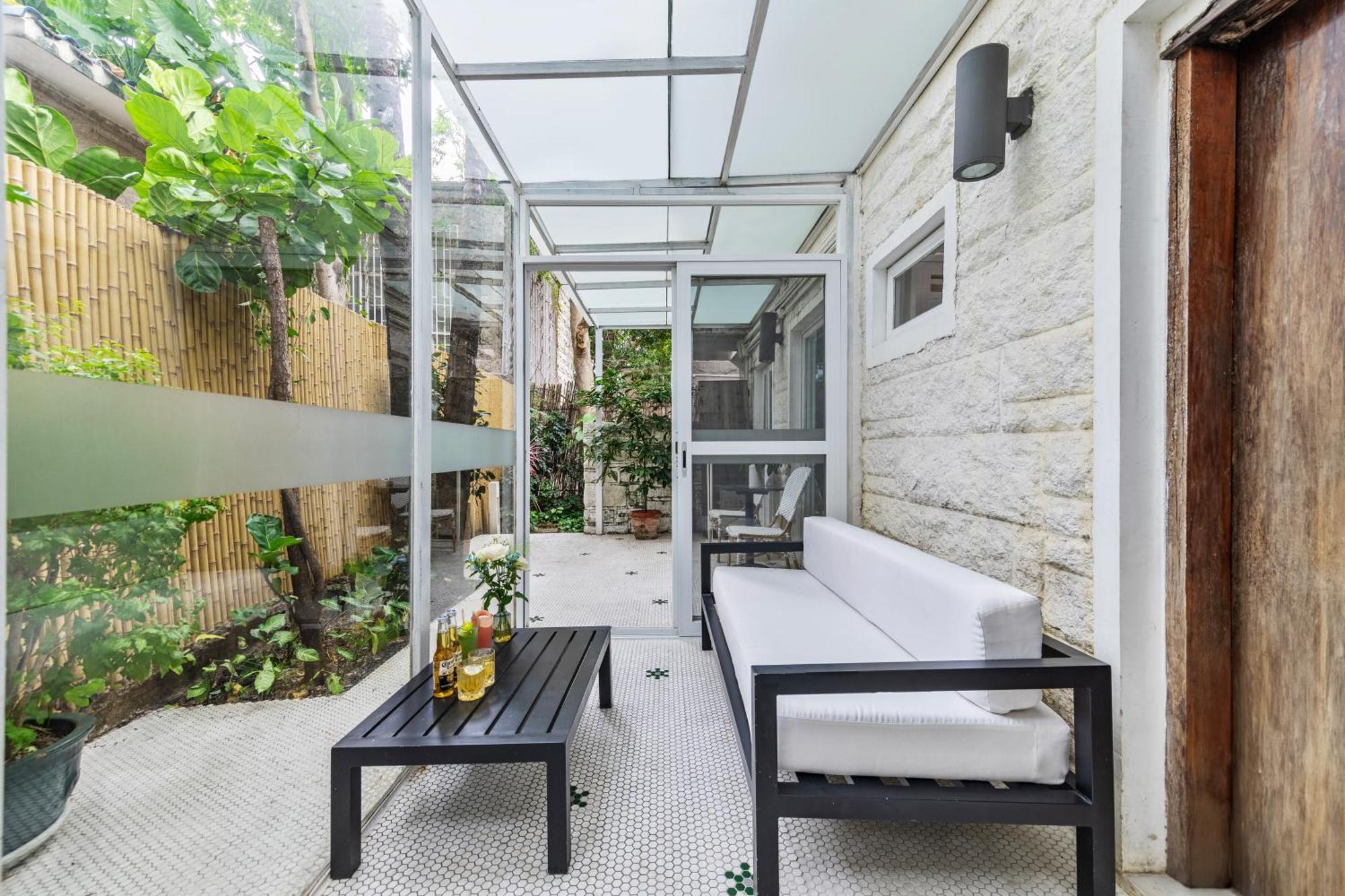 Shenzhen No'6 Garden Villa --French Window With Garden View,Close To Sea World &Shekou Ferry Port &K11 Ecoast &Subway Nearby ,Offer Western Food And Coffee &English Speaking With Tour Services Екстериор снимка