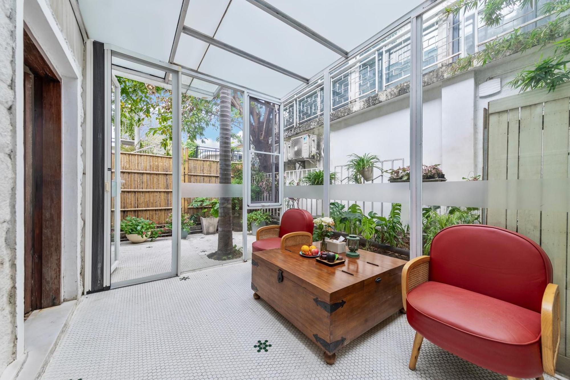 Shenzhen No'6 Garden Villa --French Window With Garden View,Close To Sea World &Shekou Ferry Port &K11 Ecoast &Subway Nearby ,Offer Western Food And Coffee &English Speaking With Tour Services Екстериор снимка