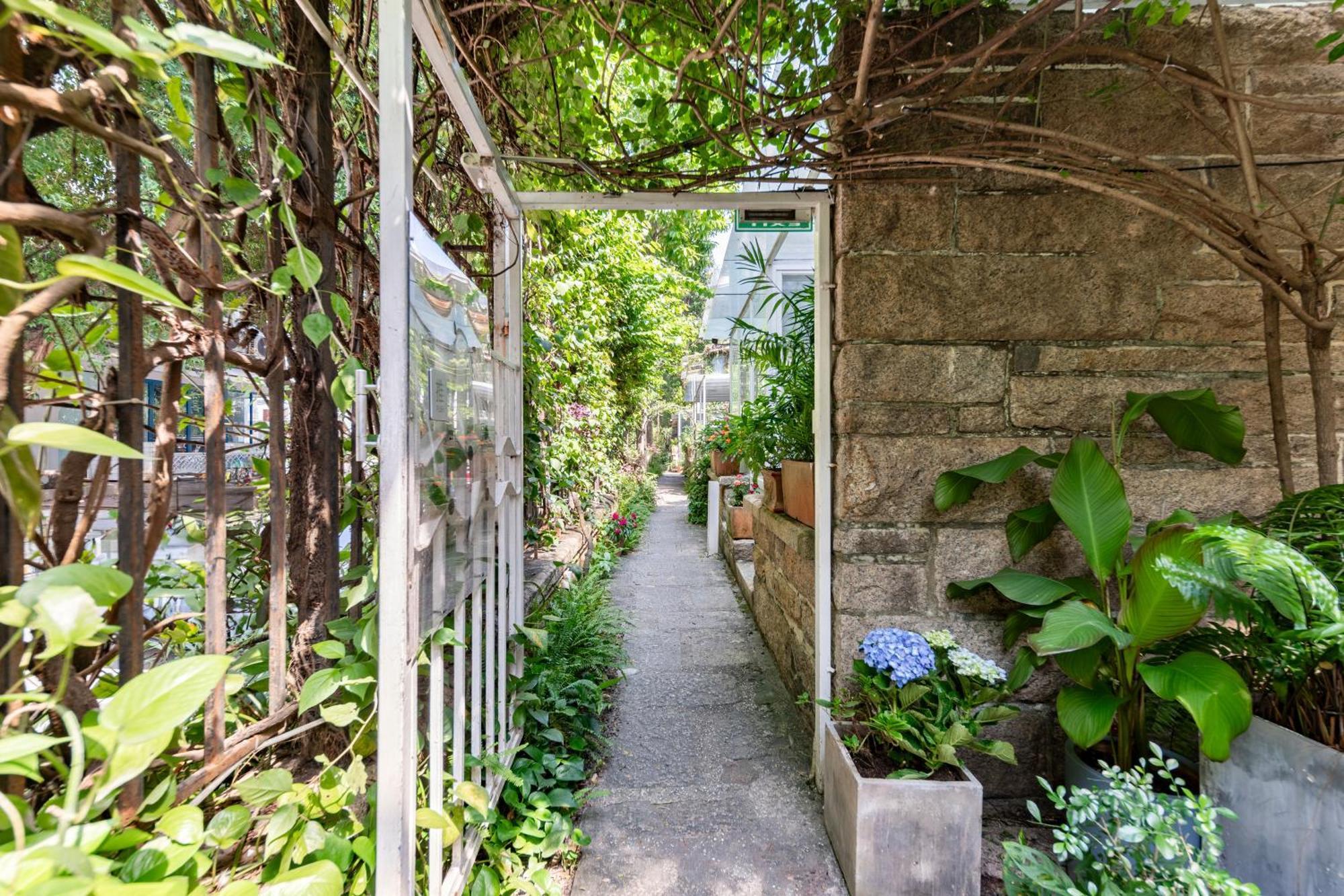 Shenzhen No'6 Garden Villa --French Window With Garden View,Close To Sea World &Shekou Ferry Port &K11 Ecoast &Subway Nearby ,Offer Western Food And Coffee &English Speaking With Tour Services Екстериор снимка