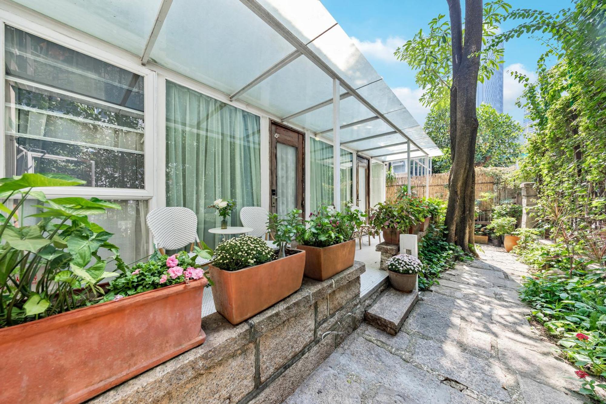 Shenzhen No'6 Garden Villa --French Window With Garden View,Close To Sea World &Shekou Ferry Port &K11 Ecoast &Subway Nearby ,Offer Western Food And Coffee &English Speaking With Tour Services Екстериор снимка